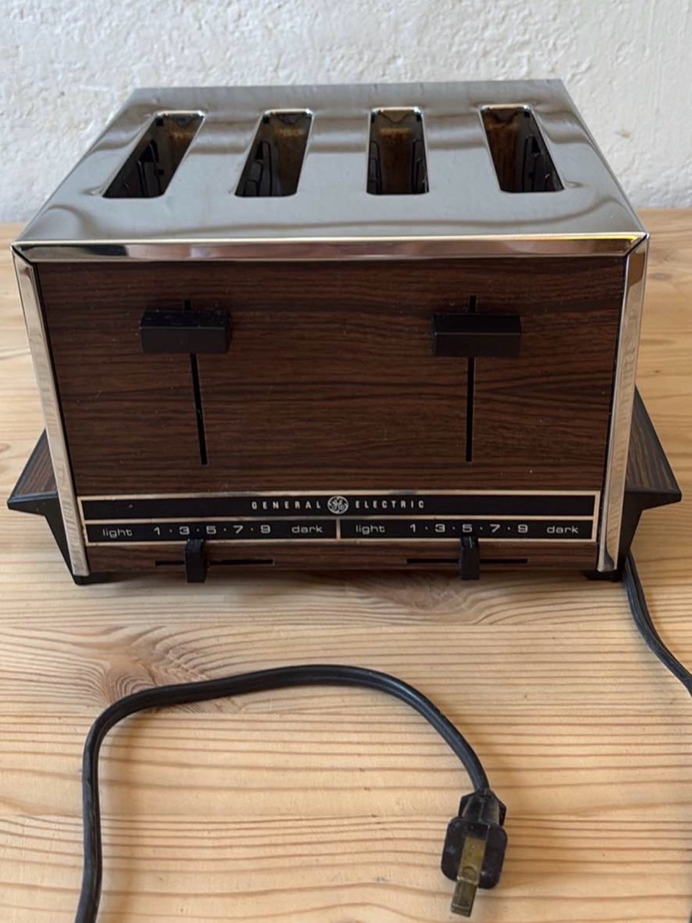 General Electric 4-Slice Stainless & Woodgrain Toaster 60s 70s excellent working